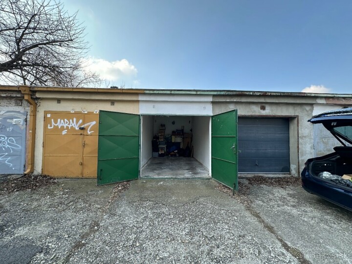 Samostatná murovaná garáž na Teslovej ulici v Ružinove