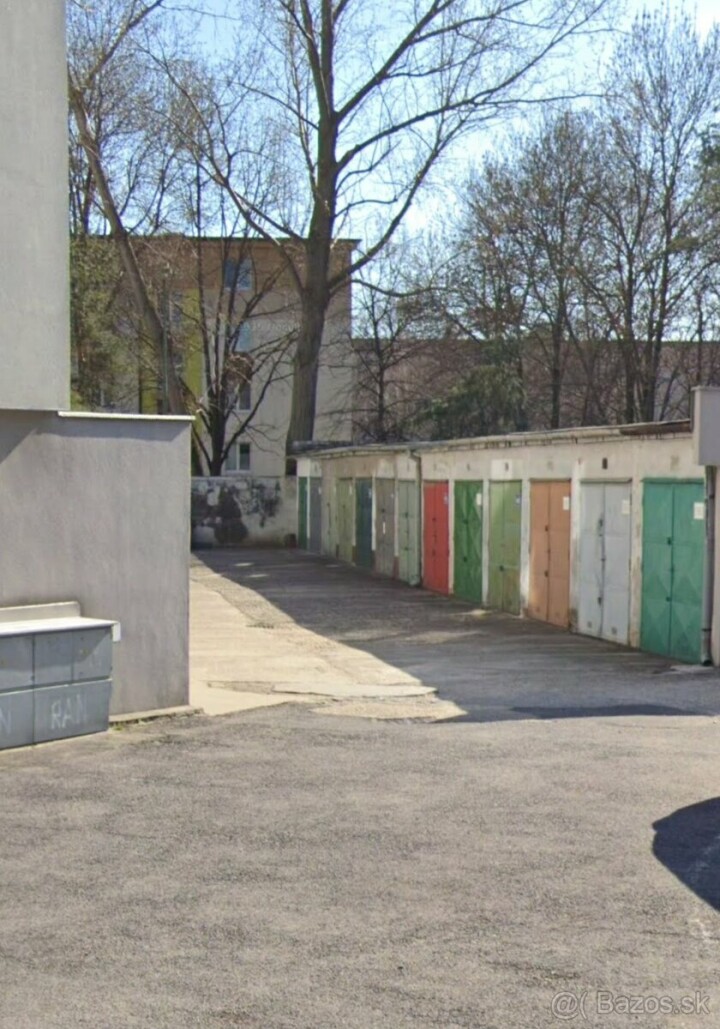 Na predaj garáž v Ružinove s pozemkom