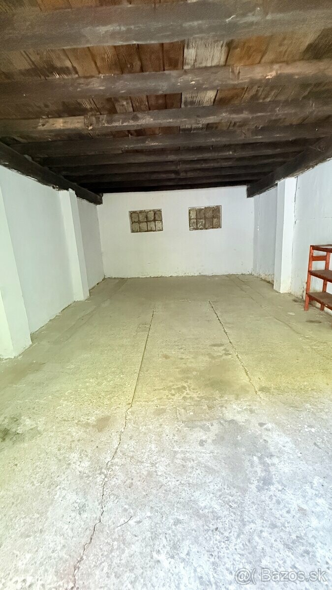 Na predaj priestranná garáž v Trnave na Prednádraží