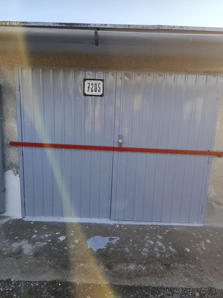 Na predaj garáž v Brezovej pod Bradlom