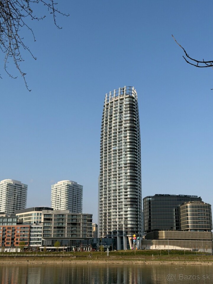 Prenájom garážového státia 15 m² v EUROVEA TOWER, Pribinova ul.