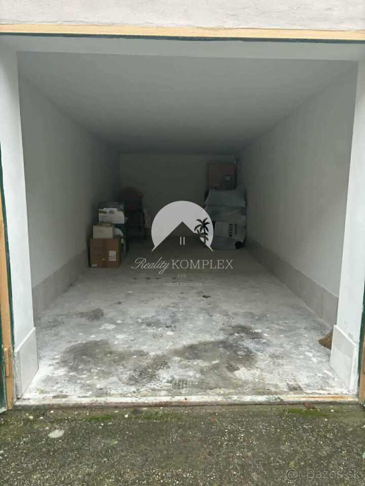 Prenájom garáže v centre Komárna - bezpečné parkovanie