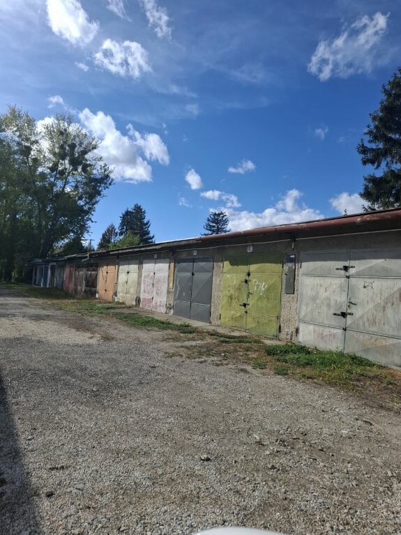 Na predaj garáž v radovej zástavbe na Lesnej ulici