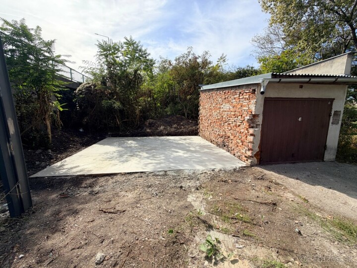 Na predaj 2 garážové pozemky v Komárne s výmerou 37 m²